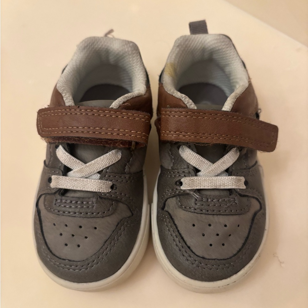 OshKosh B'gosh Gray and Brown Kids Sneakers
